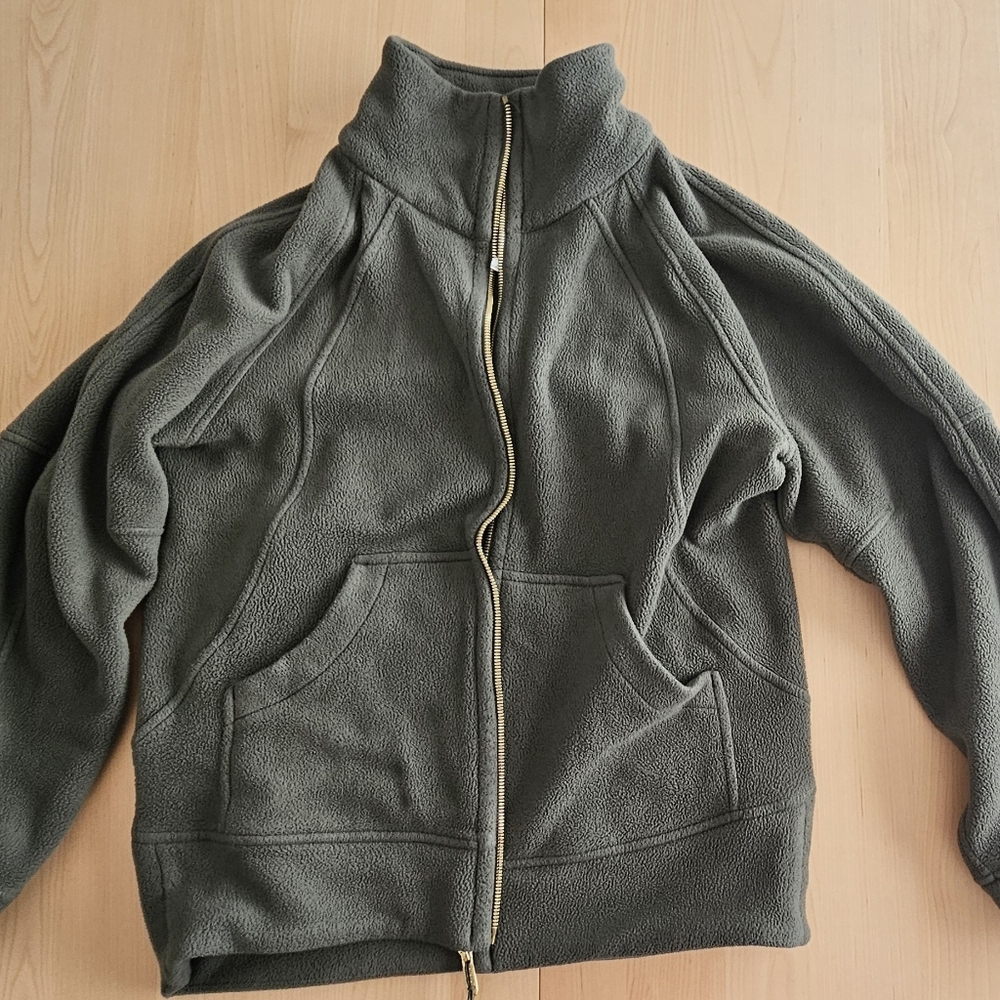 Lululemon Athletica tumble Fleece Jacket in Army green/Gold size XS/S